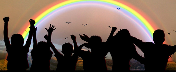 Kinder unter einem Regenbogen zum Lied vom Starken Händchen