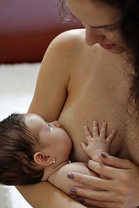 Lac humanum – stillende Mutter mit Säugling als Symbol für Urvertrauen und Geborgenheit
